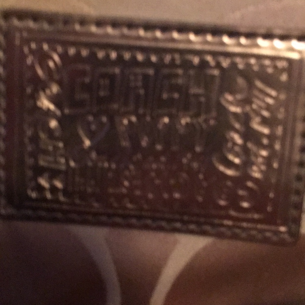 Poppy Coach - Picture 2 of 6